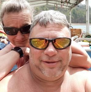 Meet your Posher, April d